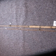 �. 61 - dvoud�ln� kombinovan�- spodek sv. bambus- �pi�ka d�ev�n�- blank Rousek- o�ka sklen�n�- v�vaz zeleno �erven�- d�lka 205 cm- rukojet korek a krou�ky- cena 1300 K�